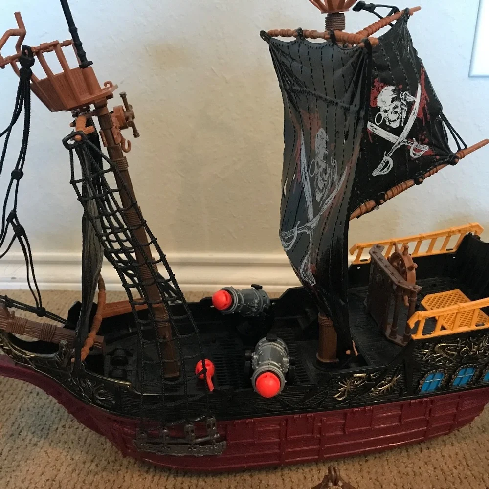 True Heroes Pirate Ship and Action Figure Toy Lot